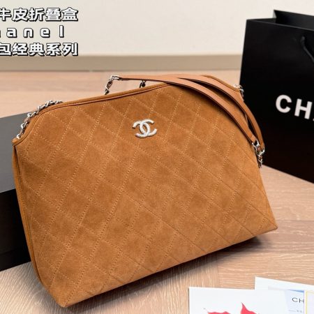 Chanel Quilted Chain Bag - Image 2