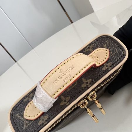 LV Nice Beauty Bag - Image 6