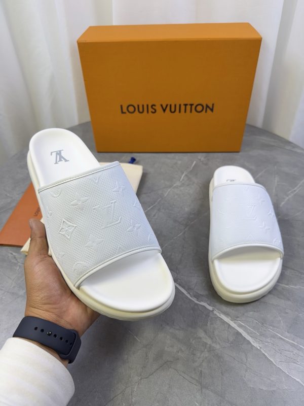 LV 23ss Slipper