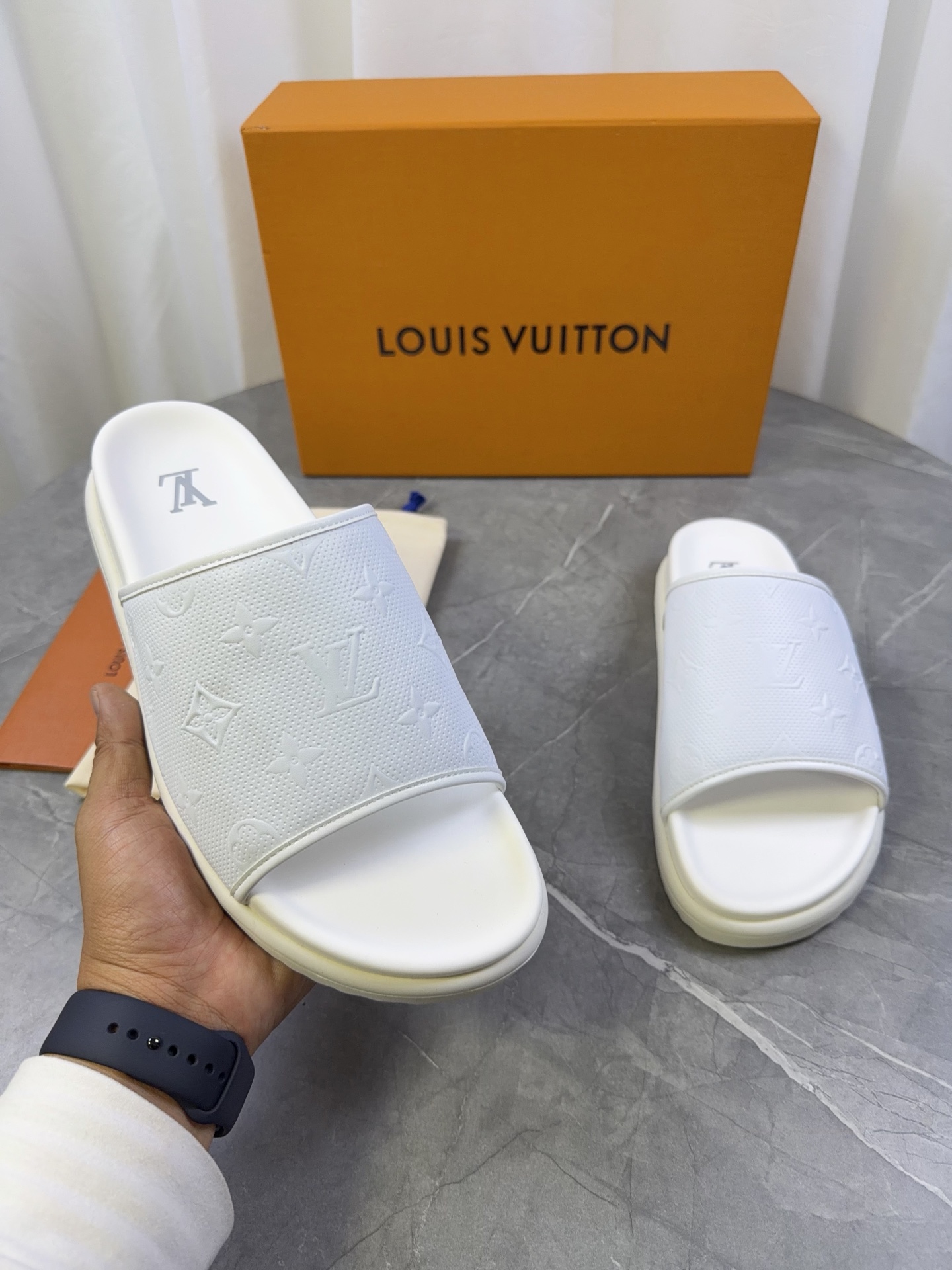LV 23ss Slipper - Image 5
