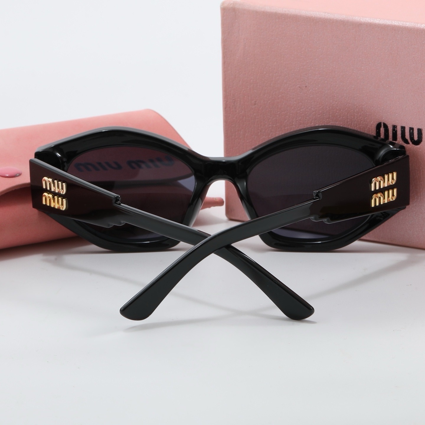 Miu Miu Fashionable Sunglasses - Image 8