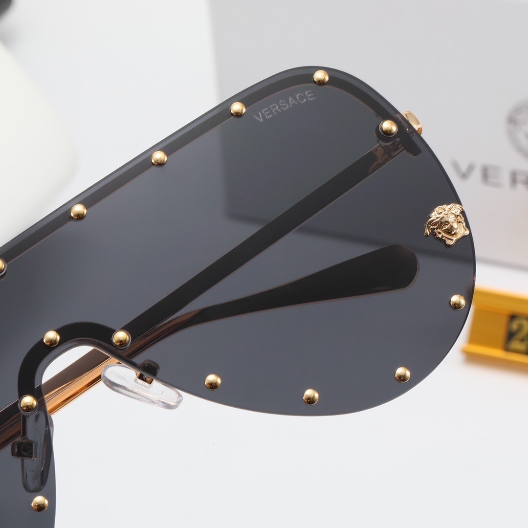 Versace Fashionable Sunglasses - Image 8