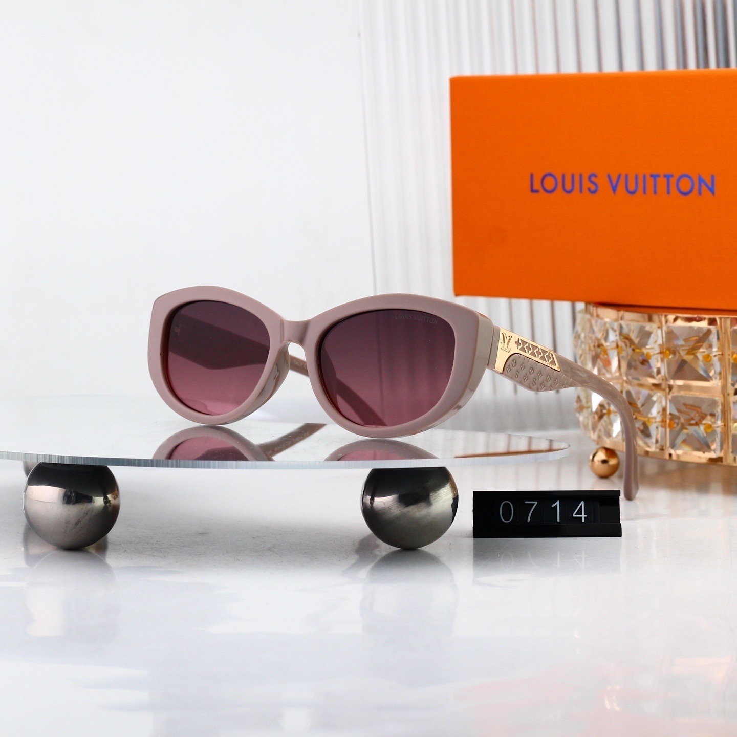 LV Fashionable Sunglasses - Image 4