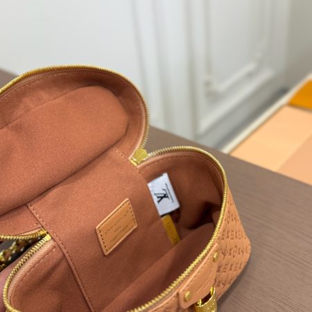 LV Nice BB Vintage Makeup Bag - Image 10