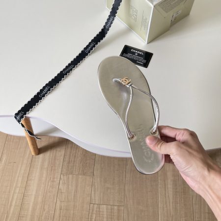 Chanel 26P C-clasp thong sandals - Image 9