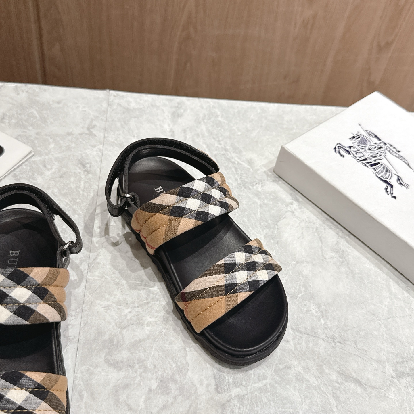 Burberry Children's Shoes - Image 5