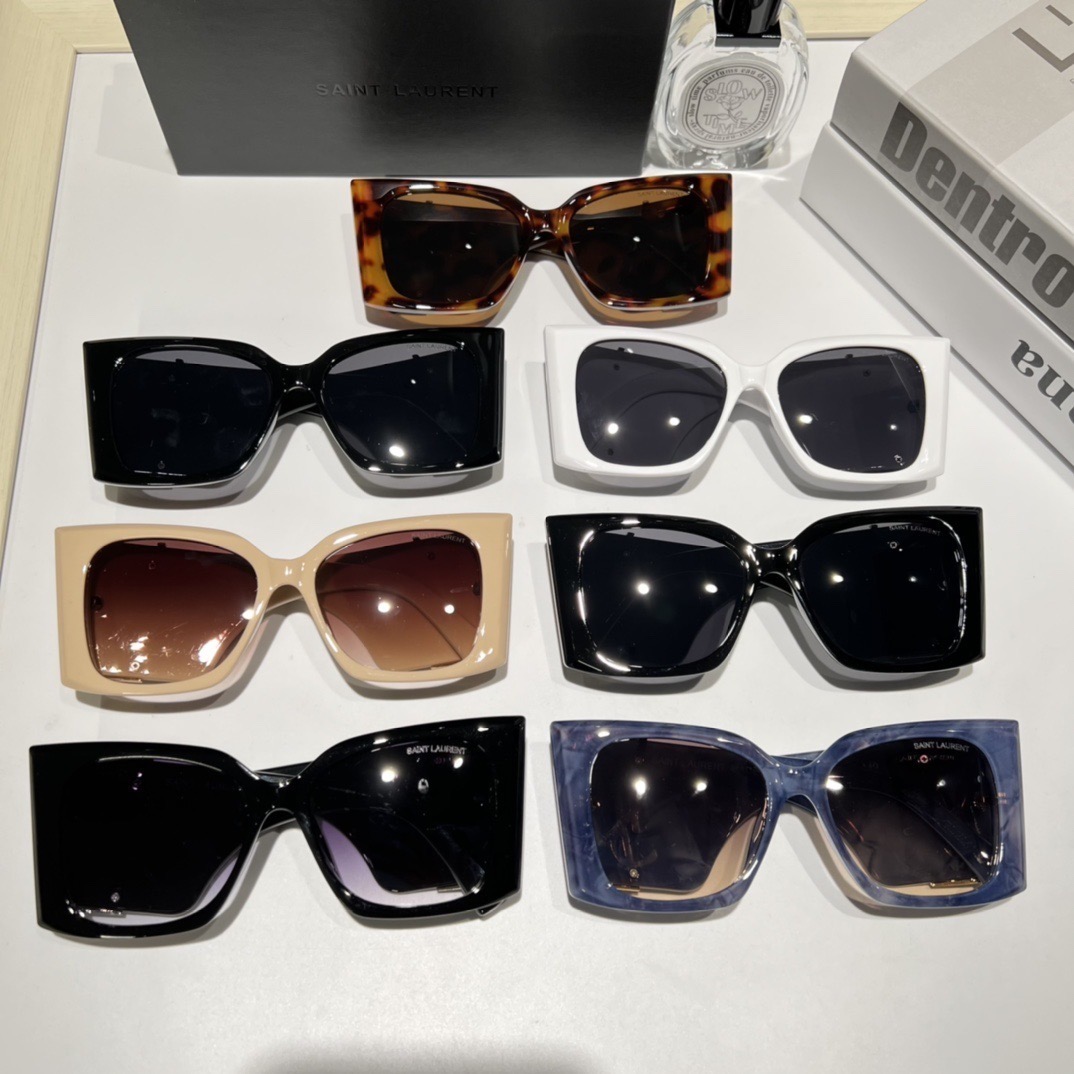 Saint Laurent Fashionable Sunglasses - Image 1