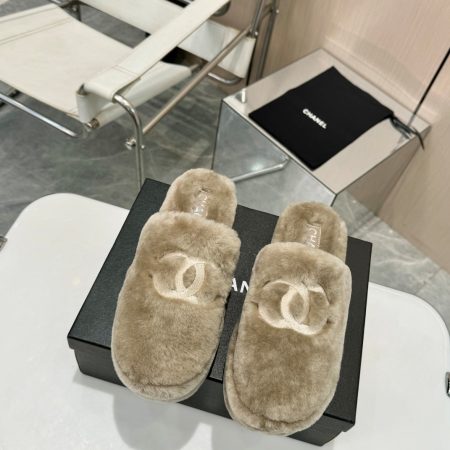 Chanel Fuzzy-Topped Slippers - Image 3