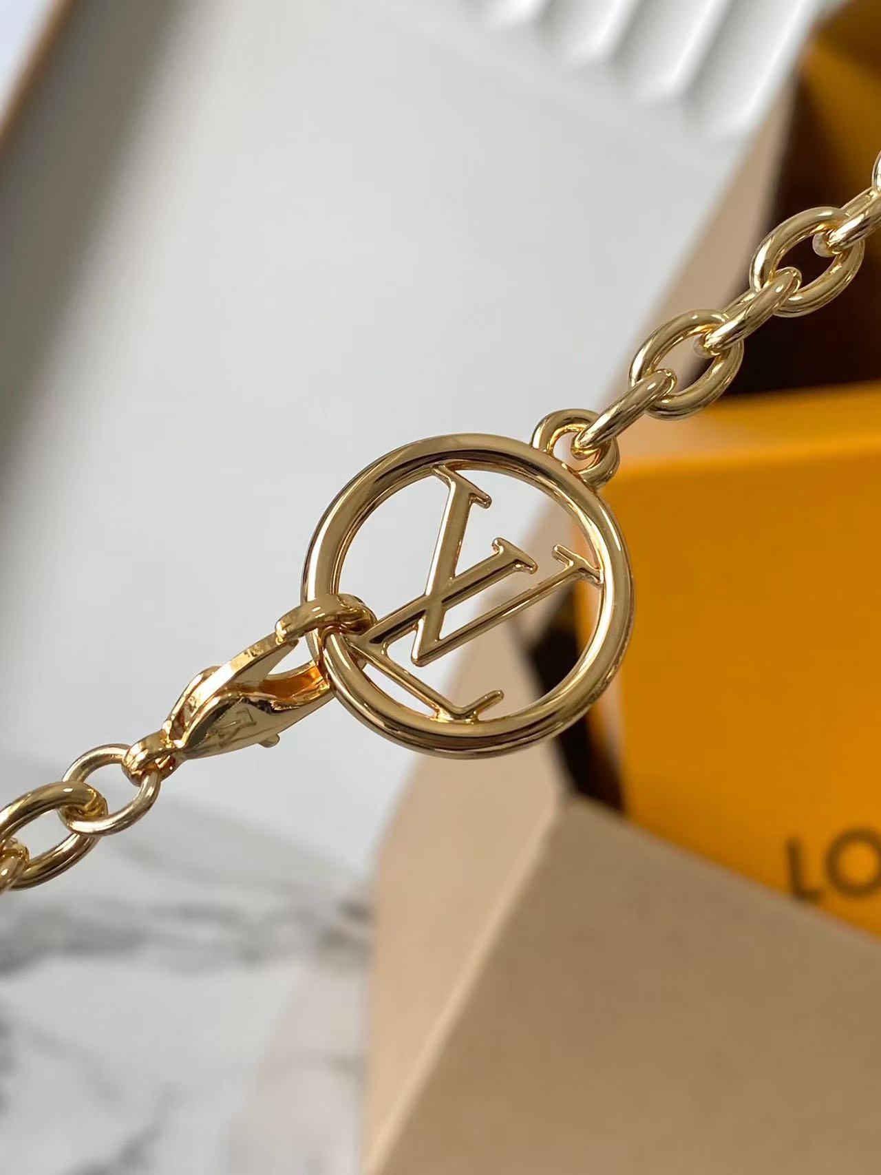 LV Wallet On Chain Lily - Image 6