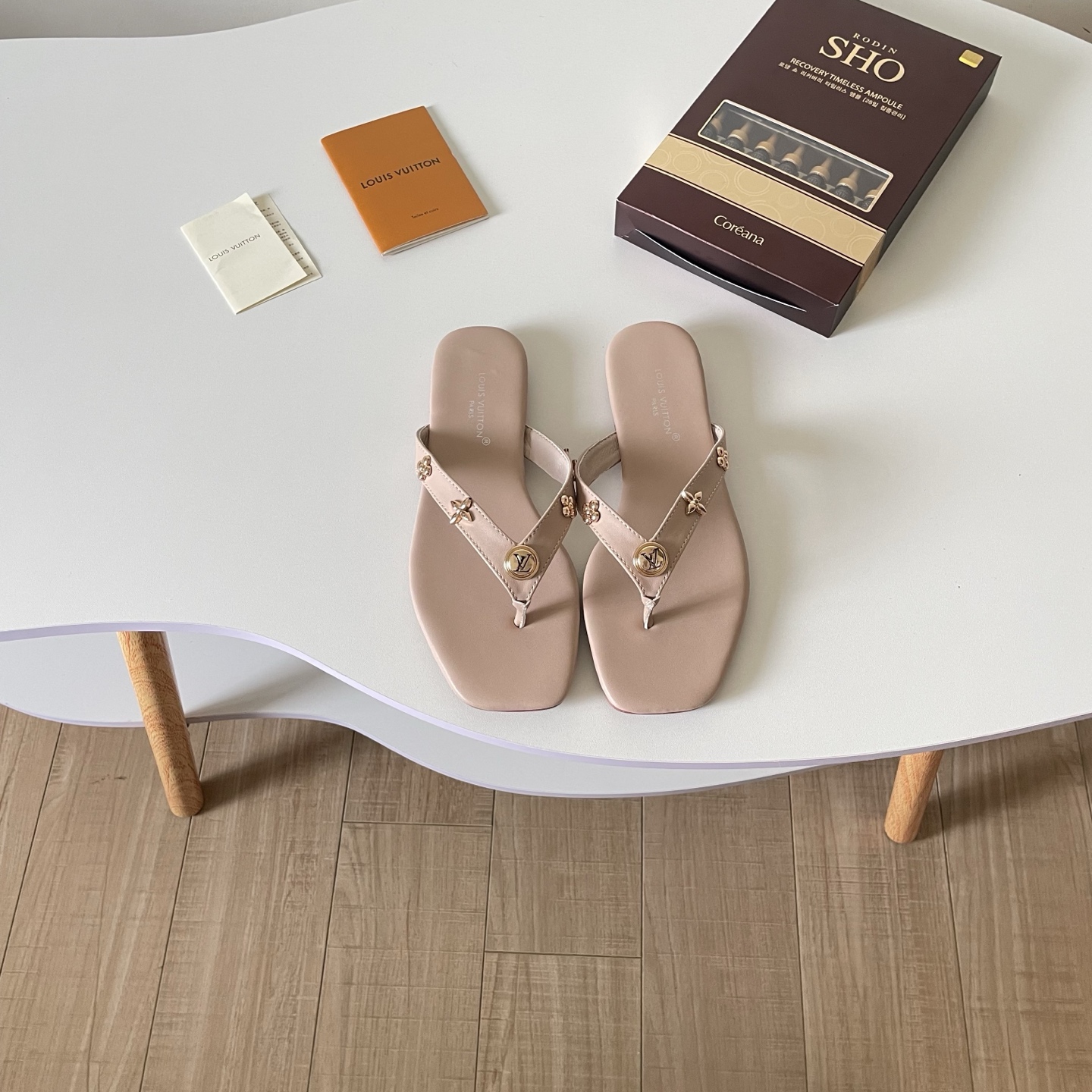 LV 26P Collaborator Flip-Flops - Image 4