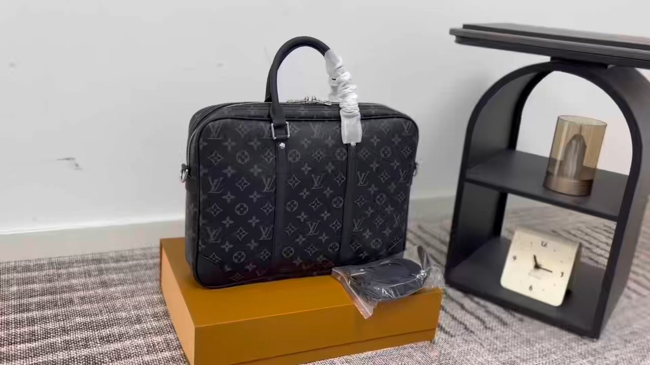 LV Briefcase Men's Shopping Bag - Image 1