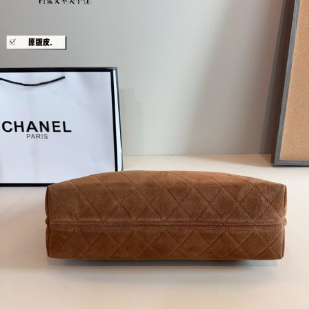 Chanel Large Suede Shoulder Bag - Image 7