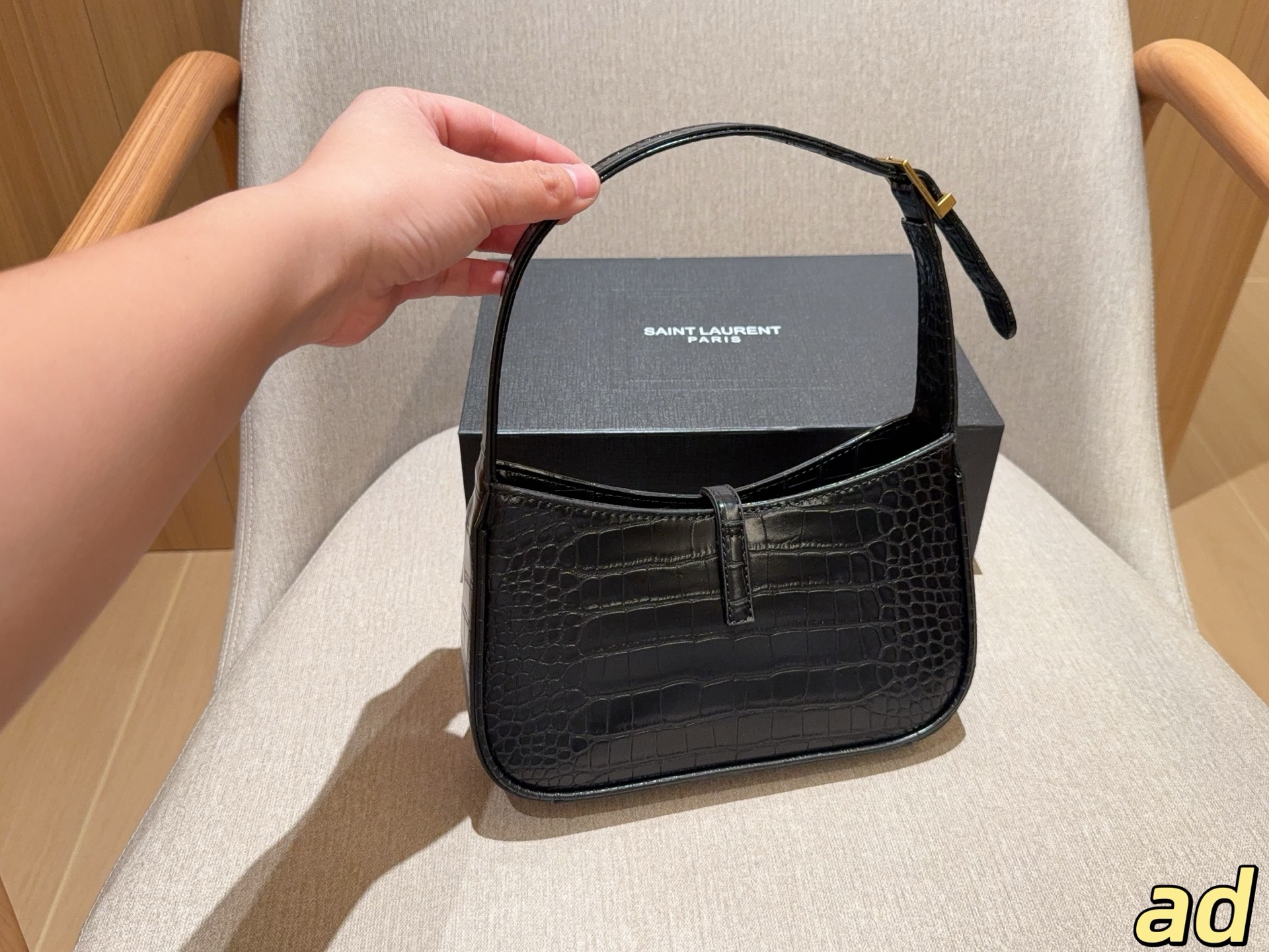 Saint Laurent Le 5 à 7 Hobo Shoulder Bag - Image 5