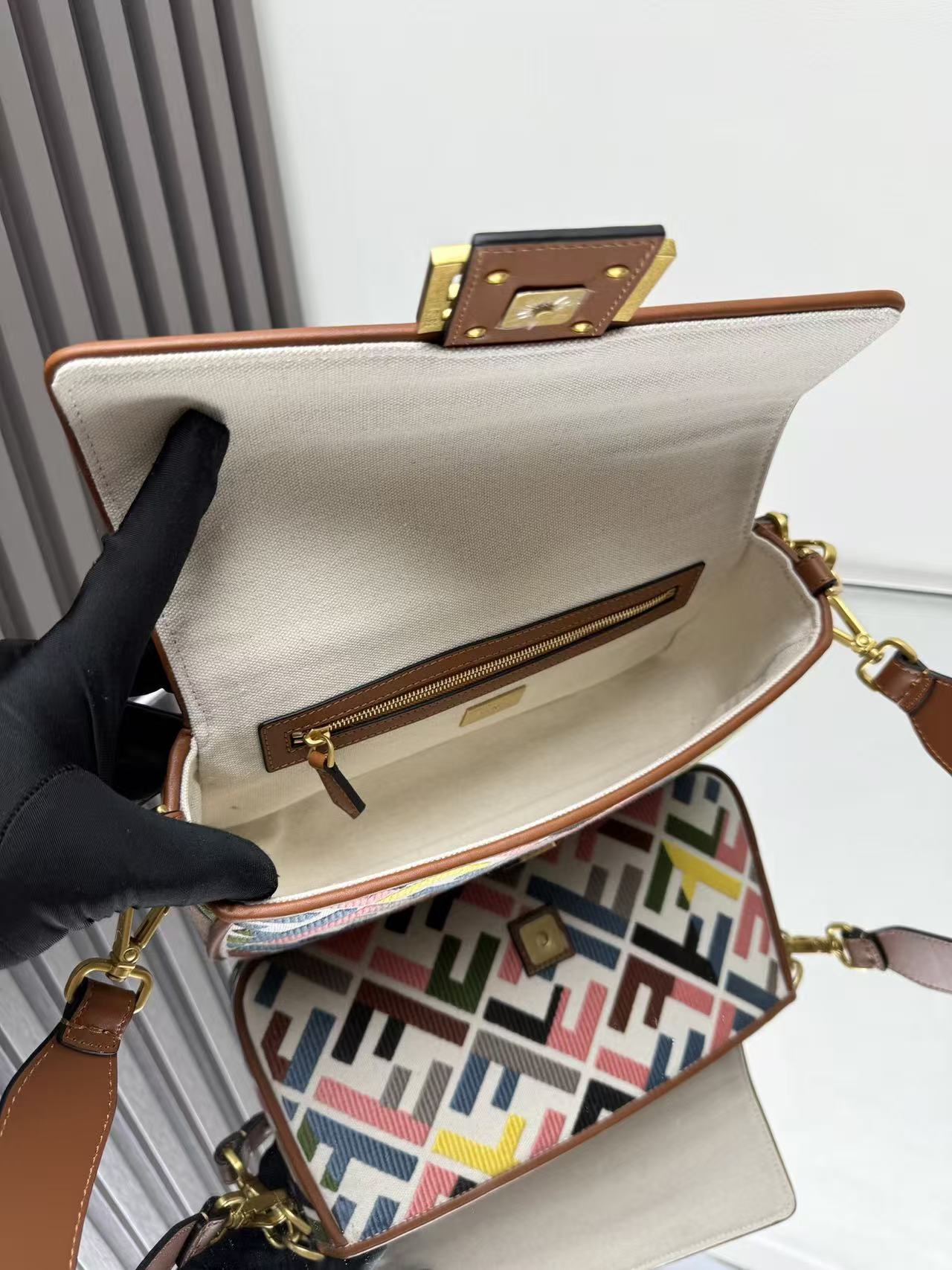 Fendi Baguette Multicolour Canvas Bag - Image 6