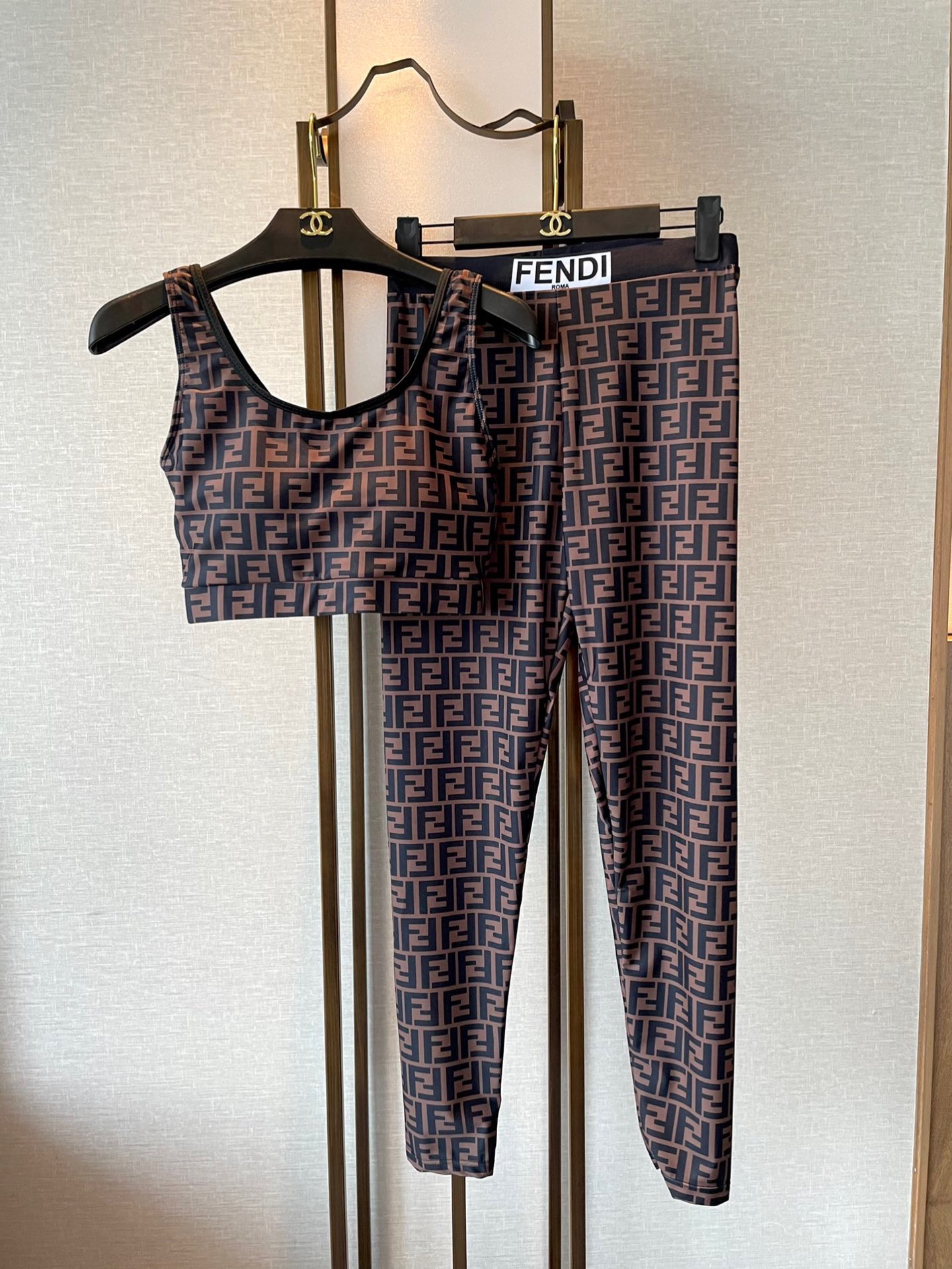 FEND YOGA SET - Image 1
