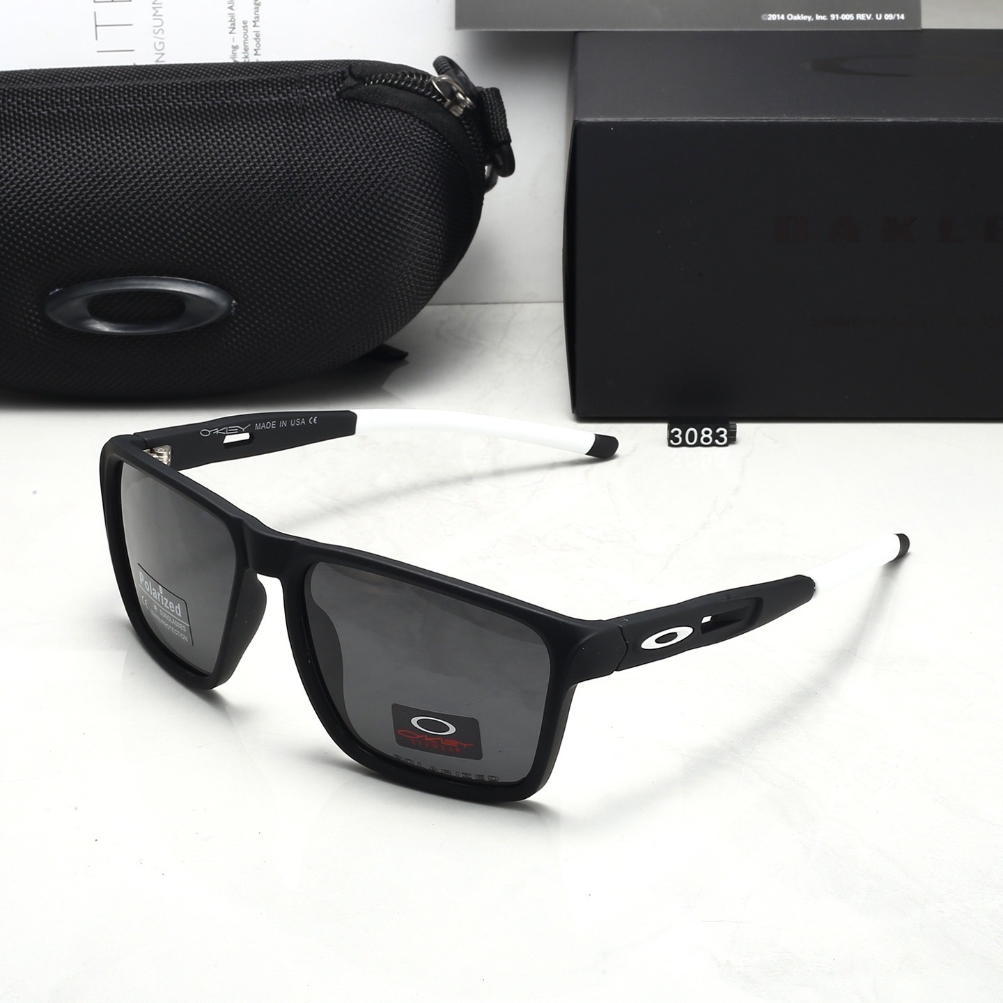 Oakley Fashionable Sunglasses - Image 3