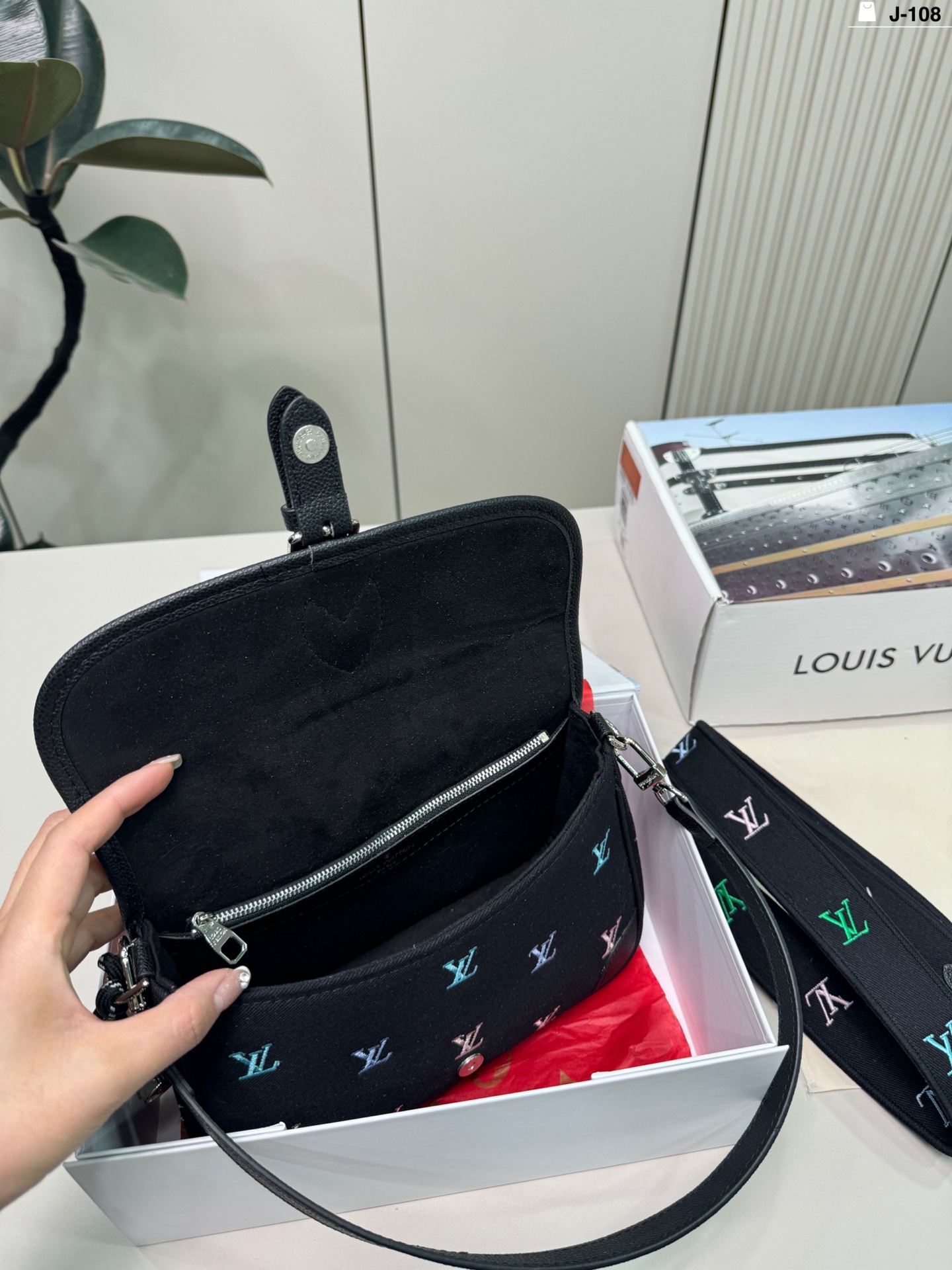 LV Diane Bag - Image 7
