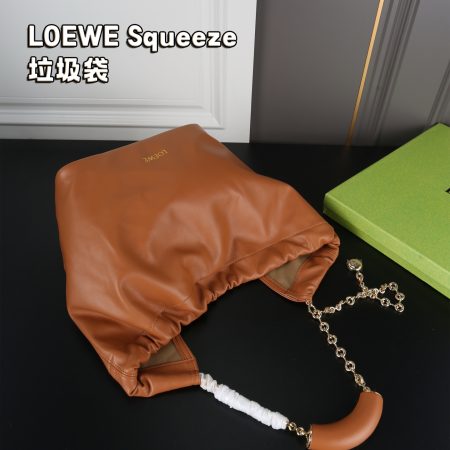 LOEWE Medium Squeeze bag