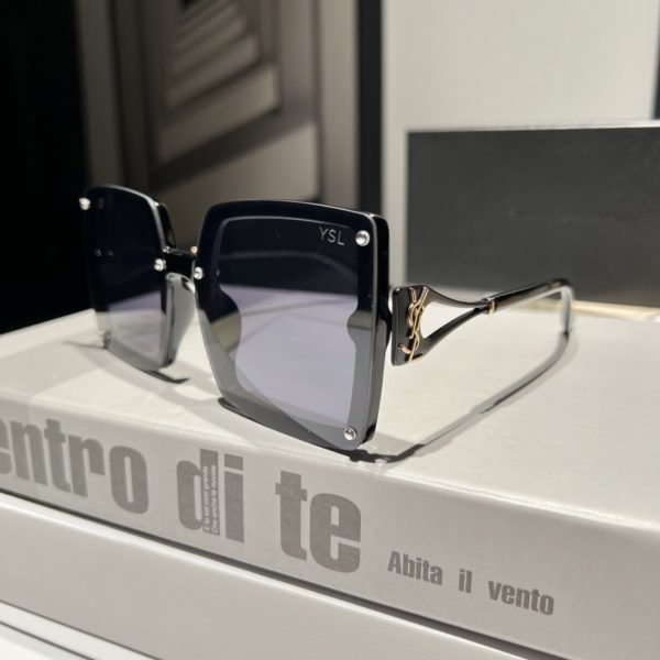 Saint Laurent Fashionable Sunglasses