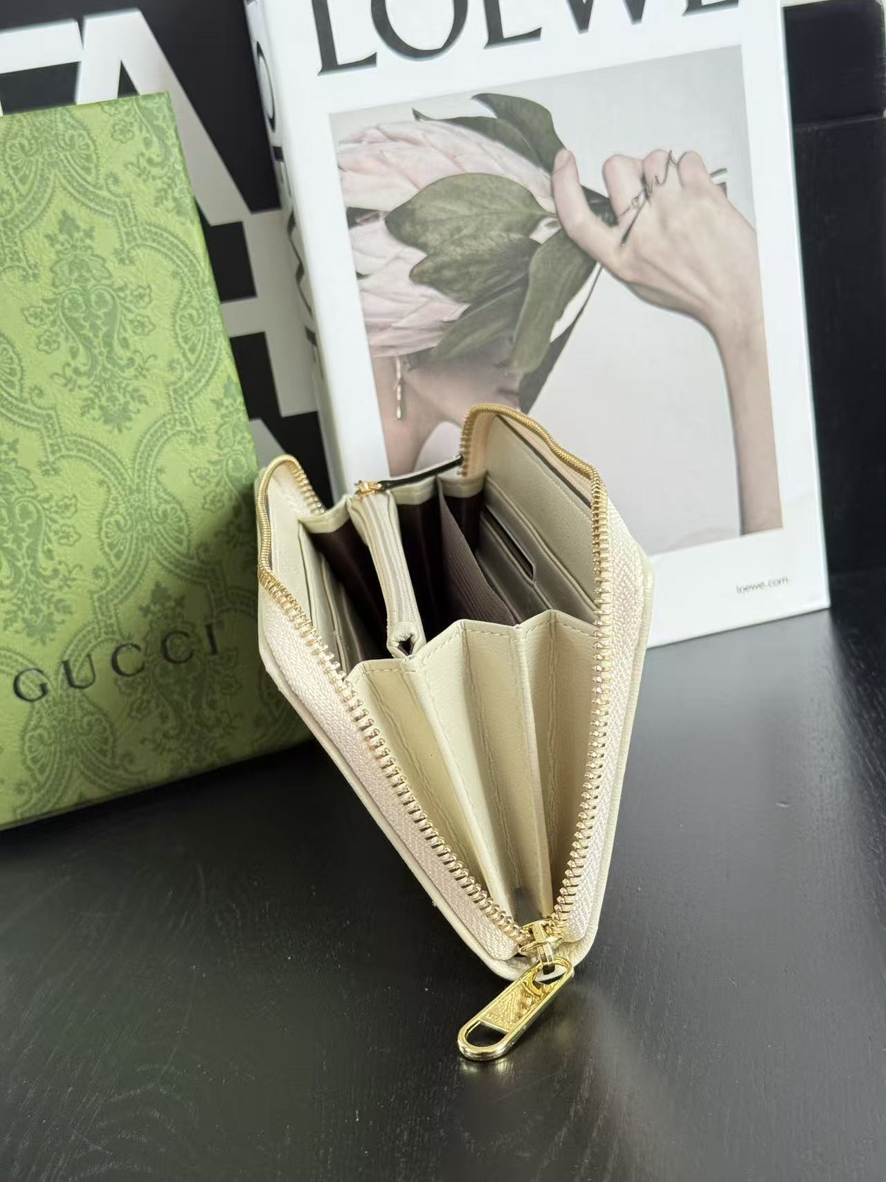 Gucci Zipper Wallet - Image 6