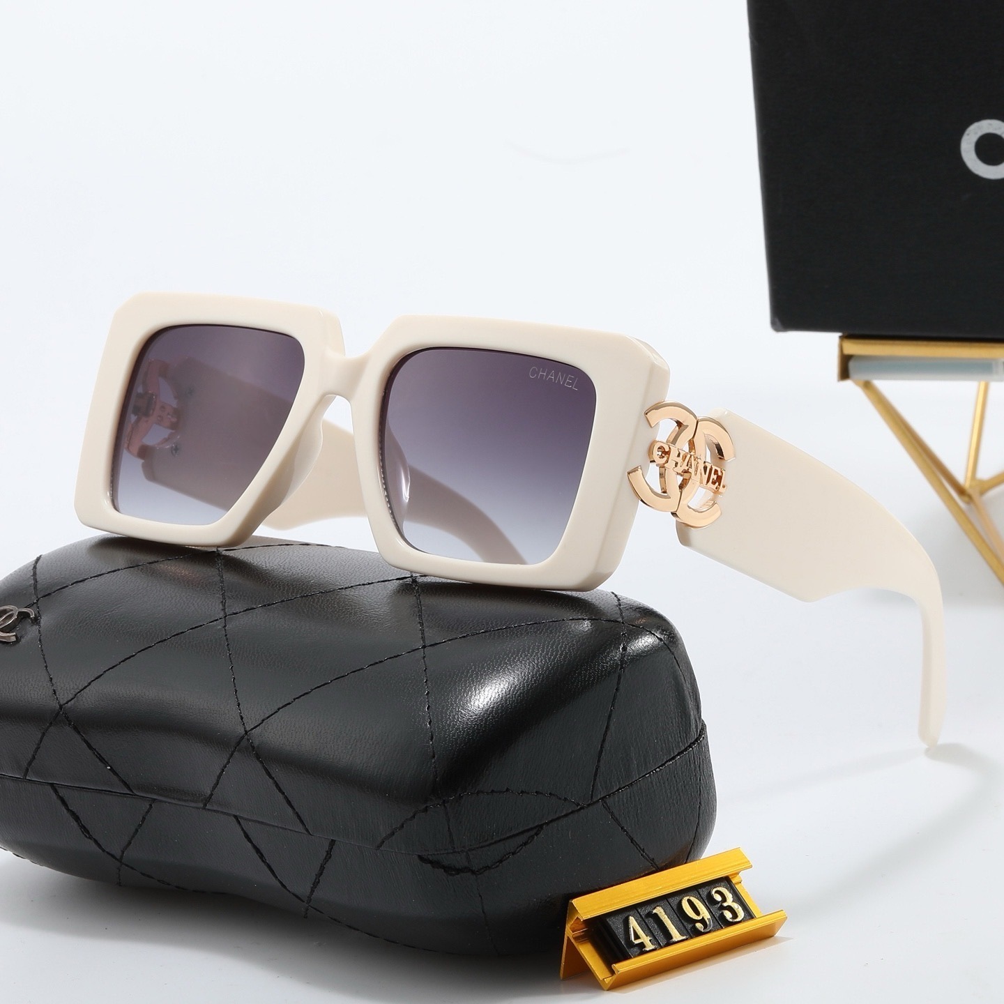 Chanel Fashionable Sunglasses - Image 3