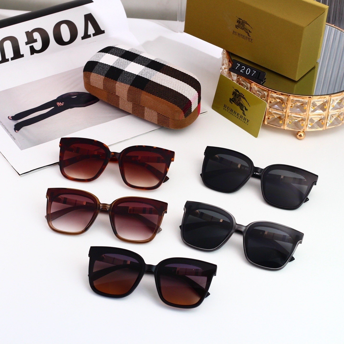 Burberry Fashionable Sunglasses - Image 2