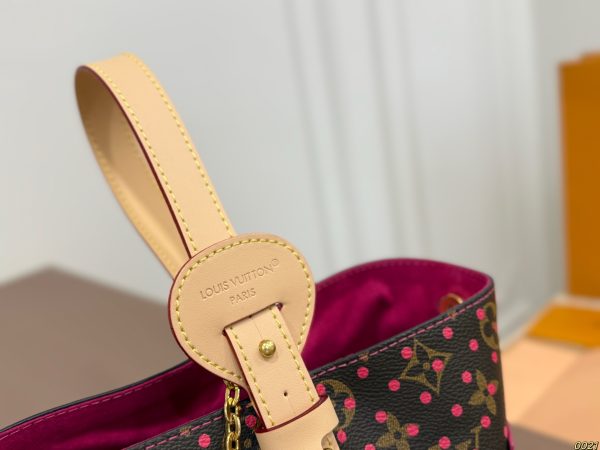 LV 25 Allinbb Bucket Bag