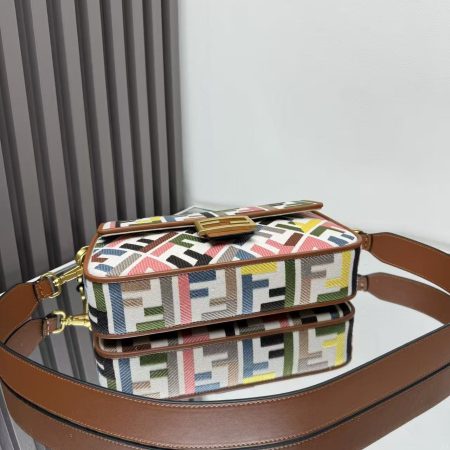 Fendi Baguette Multicolour Canvas Bag - Image 4