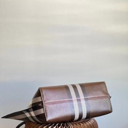 Burberry Medium Check Tote - Image 5