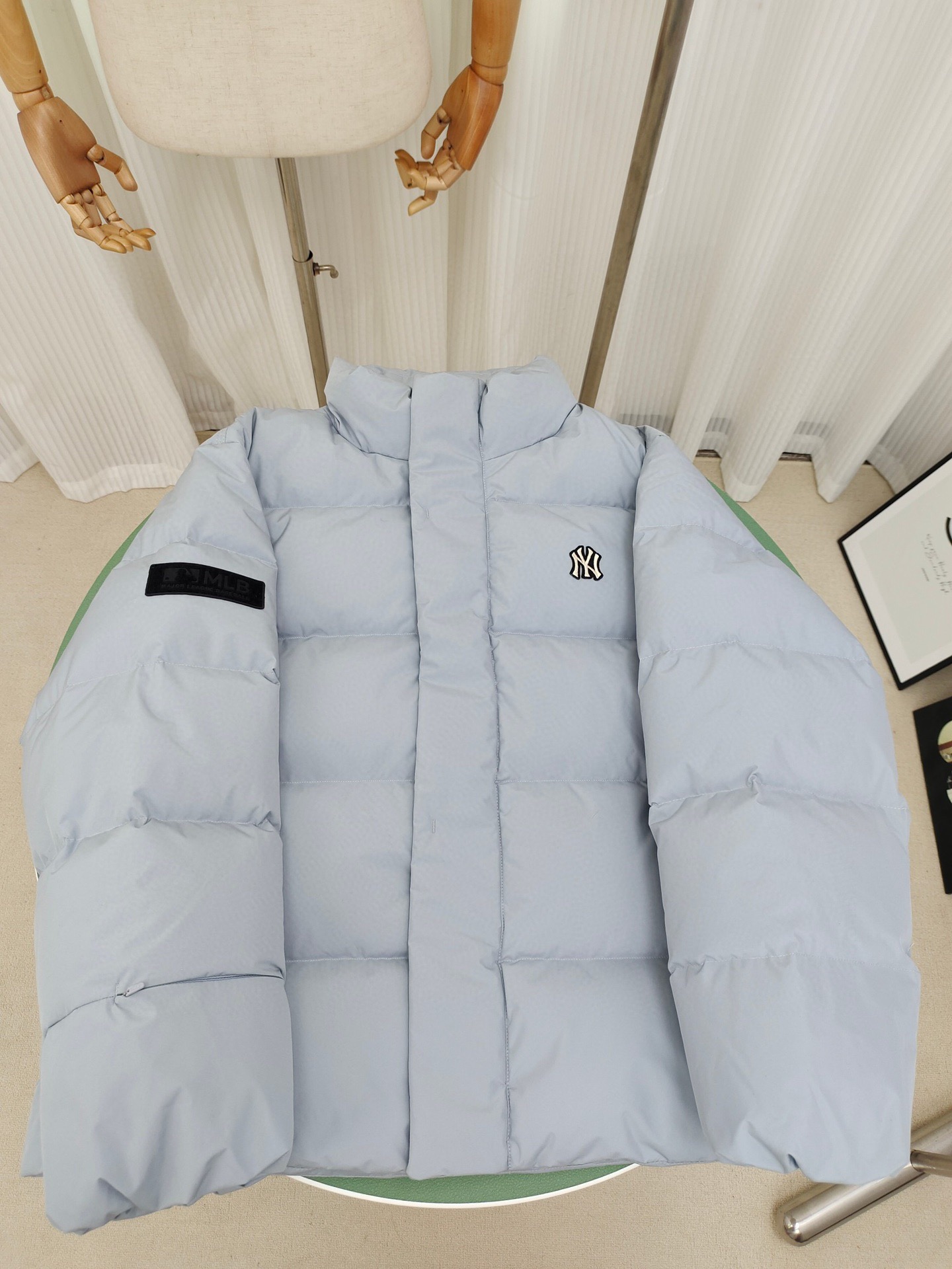 MLB New York Yankees Short Down Jacket - Image 4