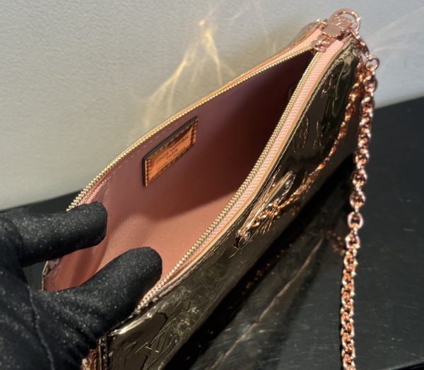 LV Pochette Eva 10A