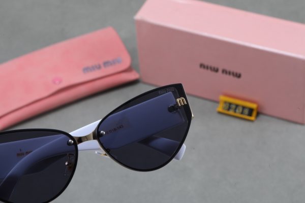 Miu Miu Fashionable Sunglasses