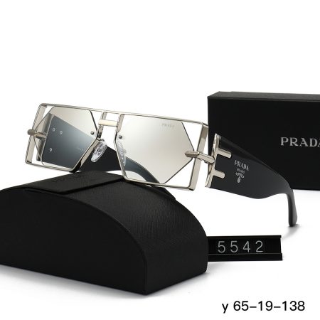 Prada Fashionable Sunglasses - Image 5