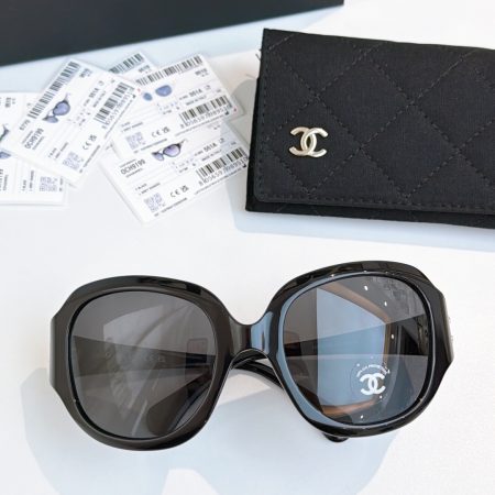 Chanel Fashionable Sunglasses - Image 5