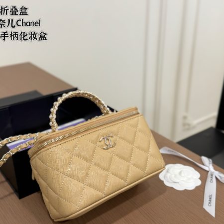 Chanel's New Handle-Style Makeup Case - Image 5
