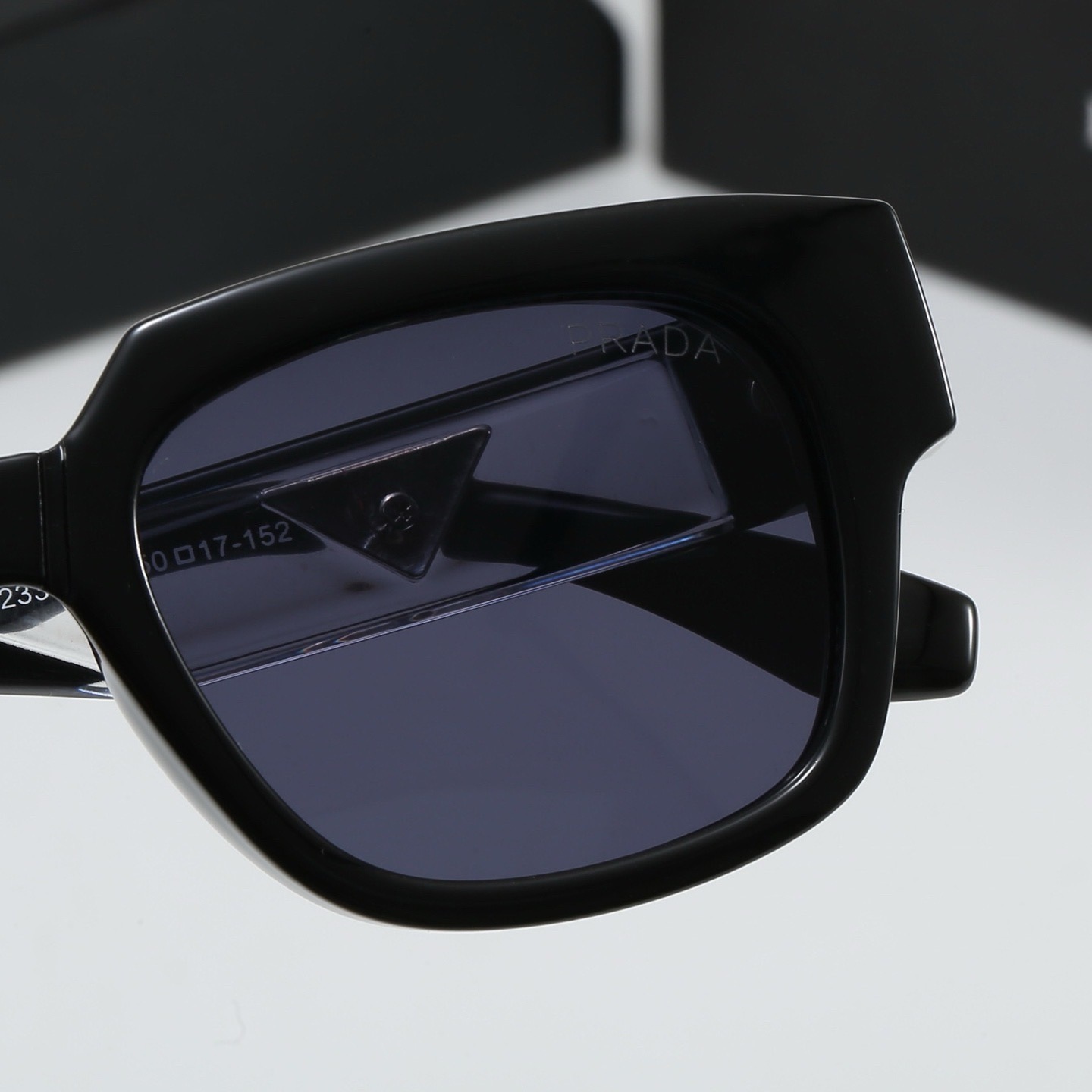 Prada Fashionable Sunglasses - Image 9