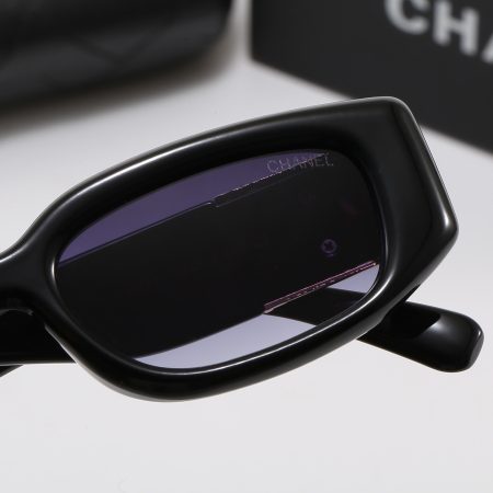 Chanel Fashionable Sunglasses - Image 9