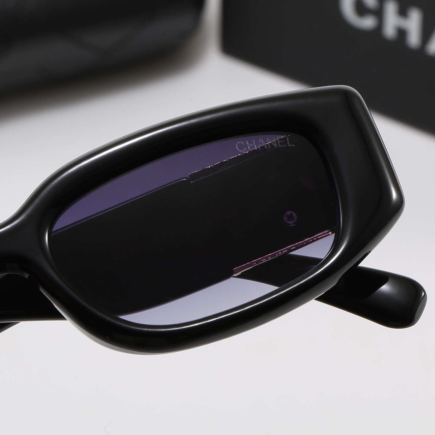 Chanel Fashionable Sunglasses - Image 9