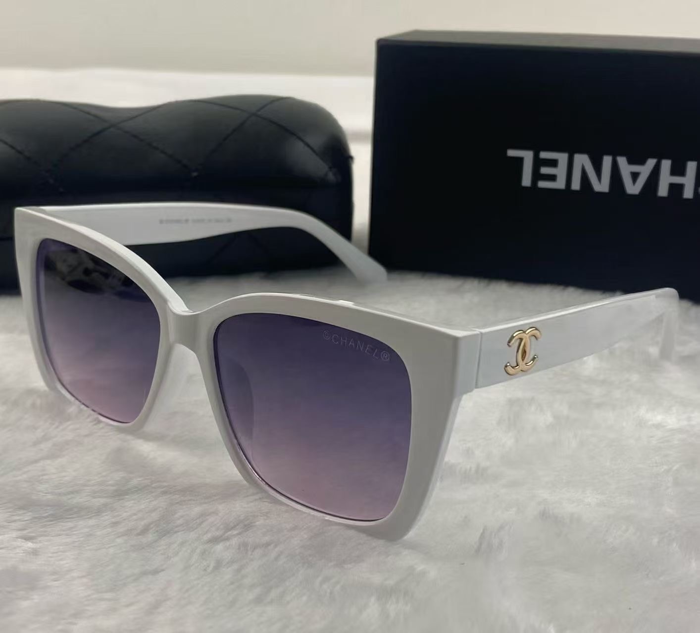 Chanel Fashionable Sunglasses - Image 8