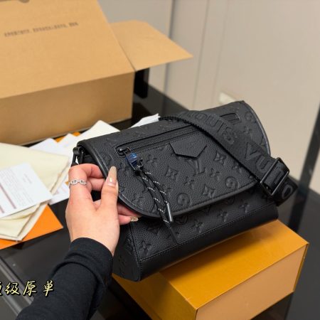 LV Pulse Messenger Monogram Shadow Bag - Image 2