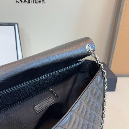 Timeless Chanel Classic medium caviar bag - Image 5