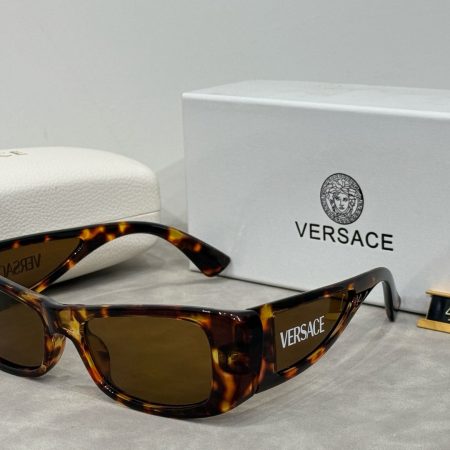 Versace Fashionable Sunglasses - Image 4
