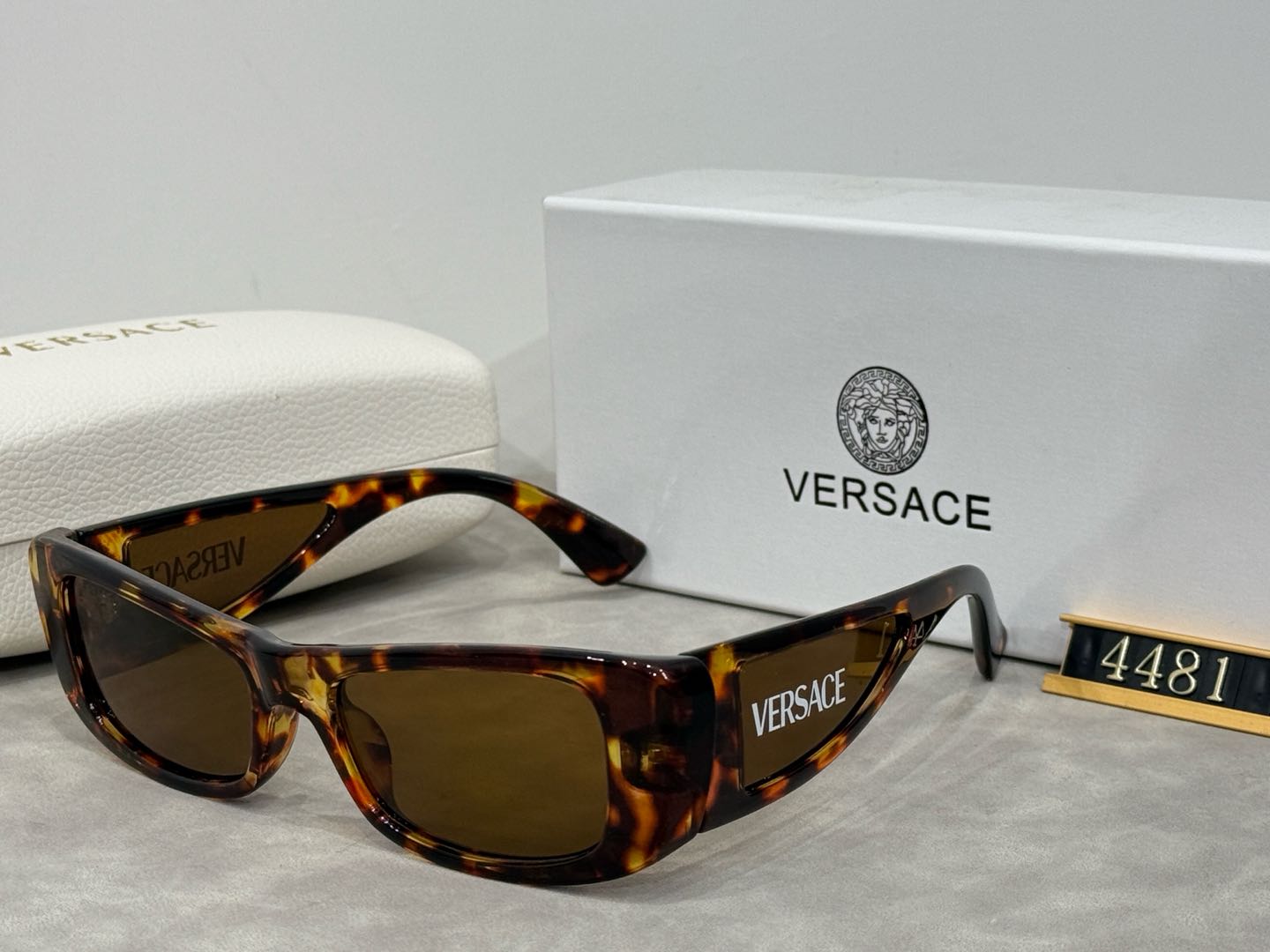 Versace Fashionable Sunglasses - Image 4