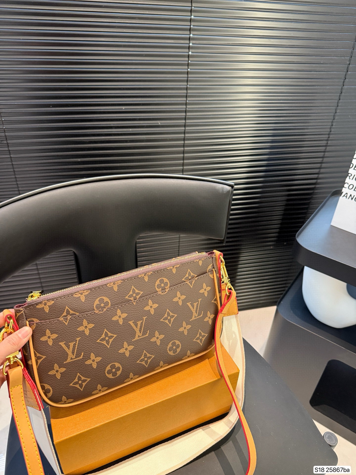 LV Vivacite Monogram Women Handbag - Image 3