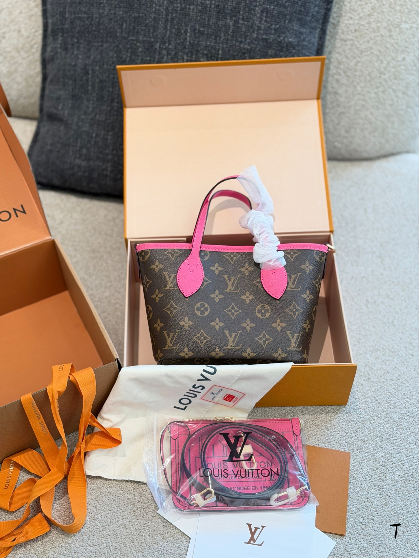 LV Neverfull Bandouliere Inside Out Bag - Image 2