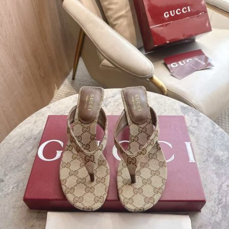 Gucci Women's Vittoria Thong in Sand and Brown GG Canvas - Image 2