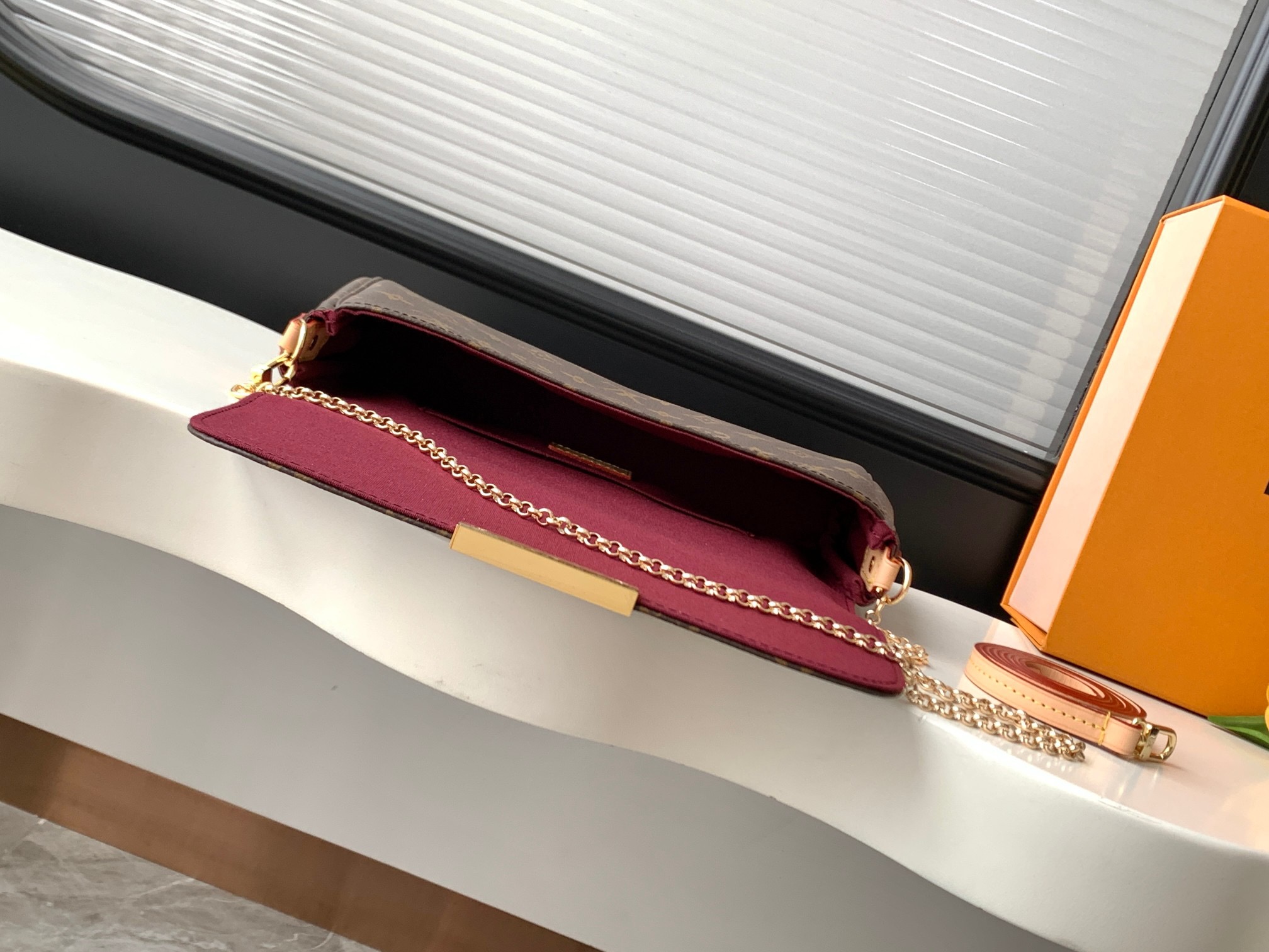LV Favorite Chain Shoulder Bag - Image 12