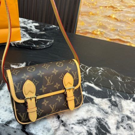 LV Satchel Wearable Wallet Bags - Image 7