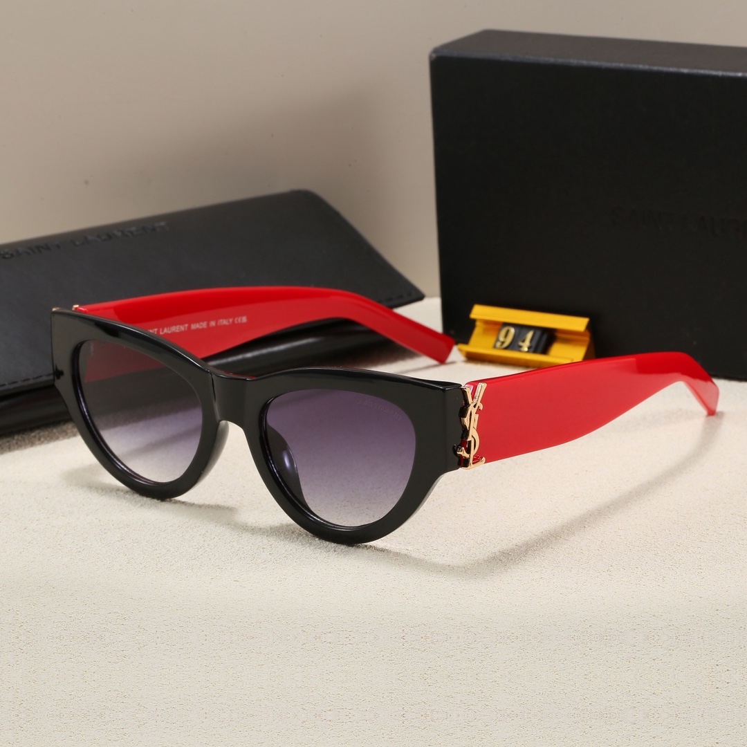 Saint Laurent Fashionable Sunglasses - Image 1