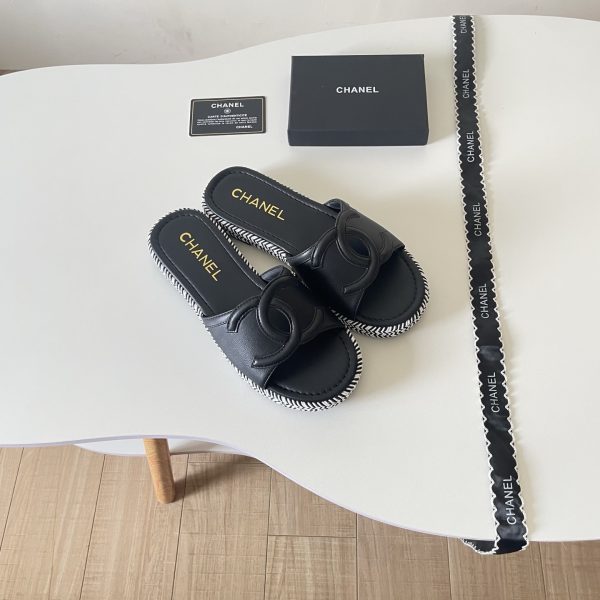 Chanel 26P Double C Two-Tone Kitten Heel Slippers
